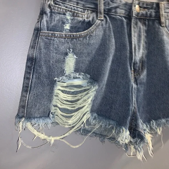 - Distressed women’s jean shorts size large - Picture 3 of 5